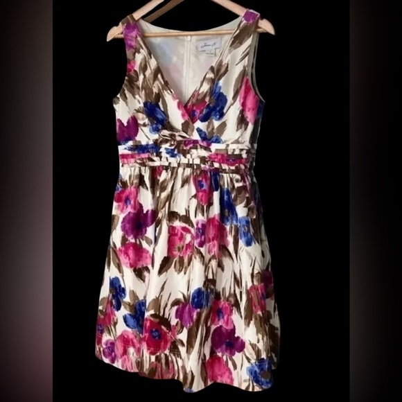 Jessica H V Neck A Line Full Dress‎ Size 6 - Picture 1 of 7